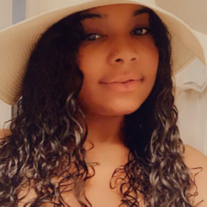 Meet your Posher, Yonna